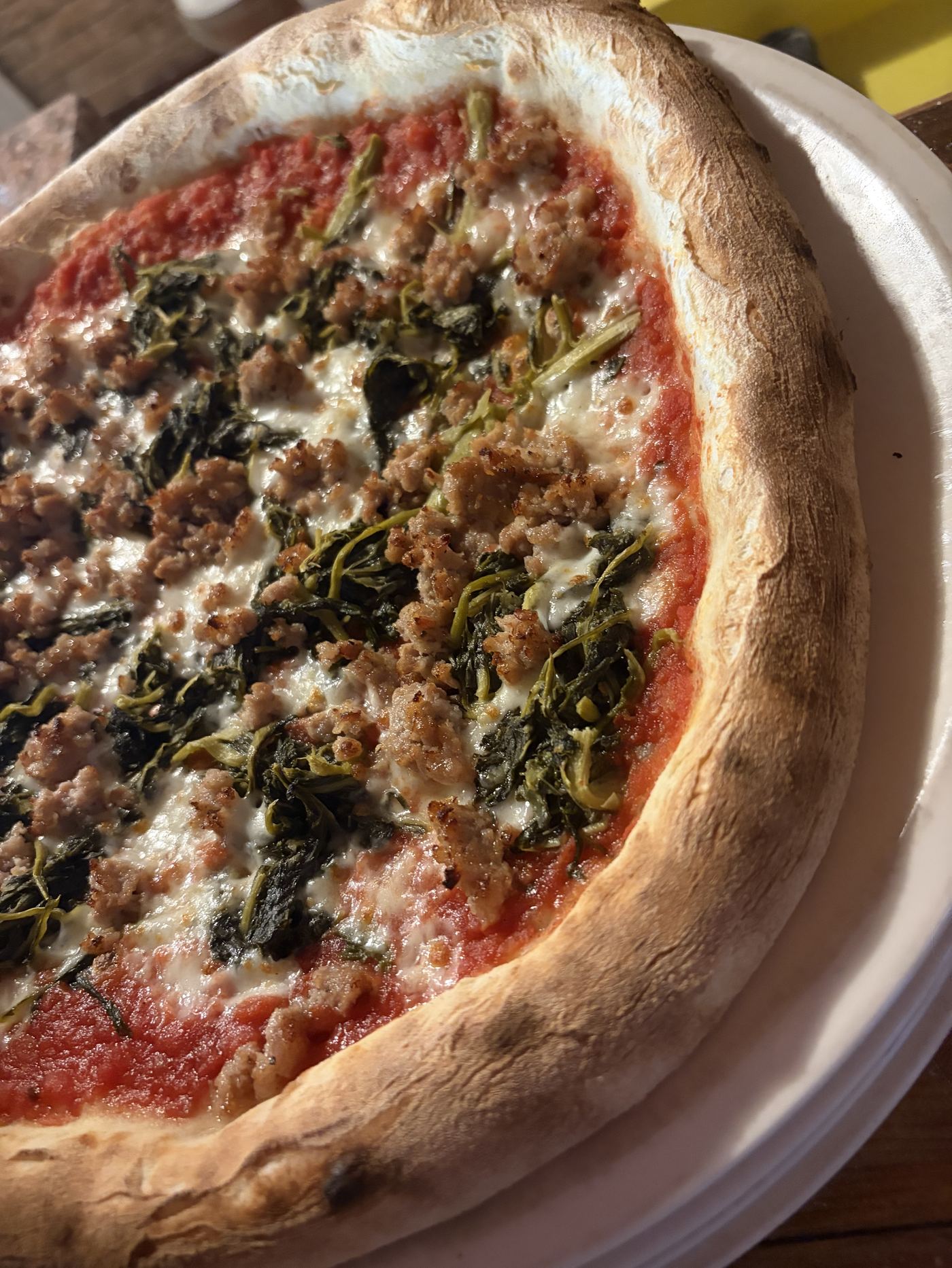 Pizza con salsiccia e friarielli